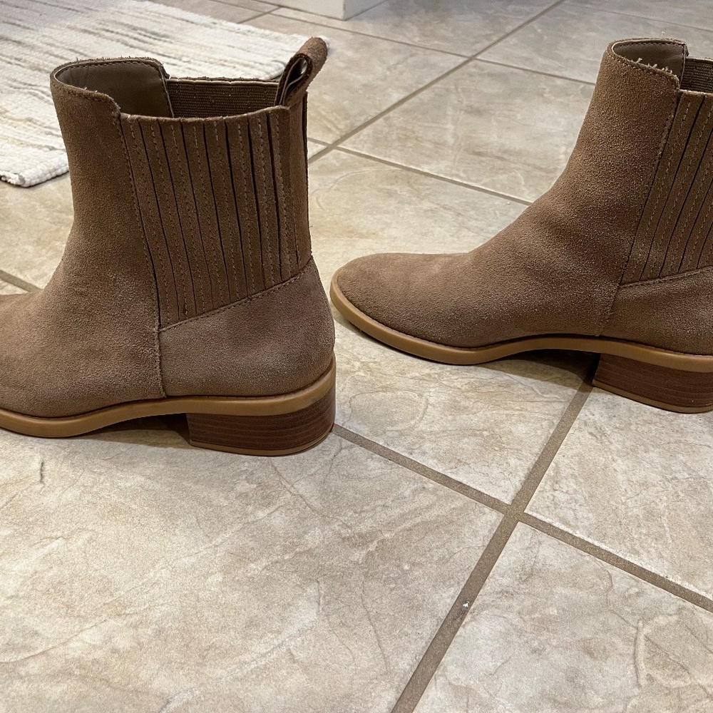 Dolce Vita suede boots, size 8.5 - Picture 2 of 4